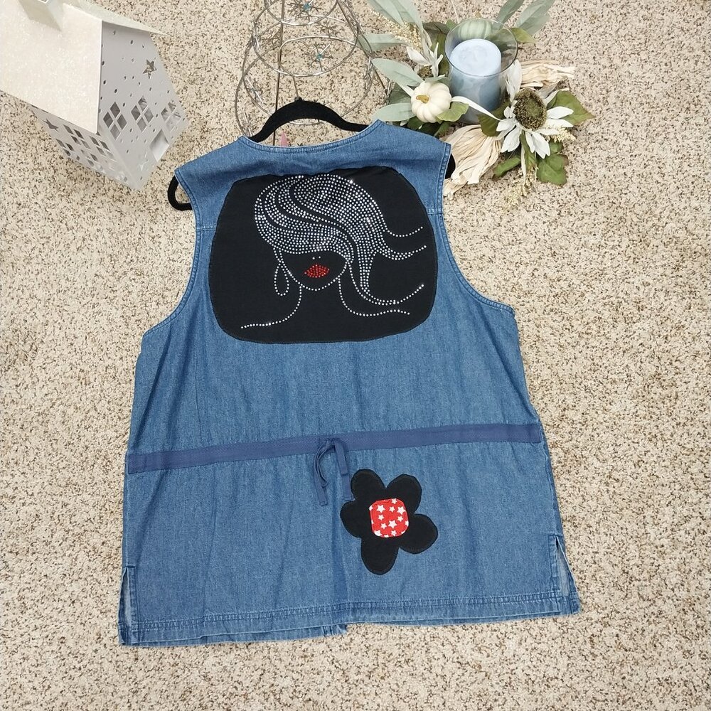 3529 Size XL Upcycled Susan Bristol Jean Vest with Appliqued Flowers. - Picture 1 of 8